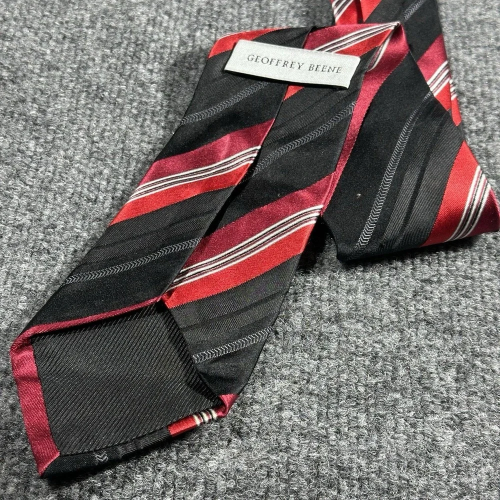 Geoffrey Beene Mens Red Black White Diagonal Striped 100% Silk Hand Made Necktie